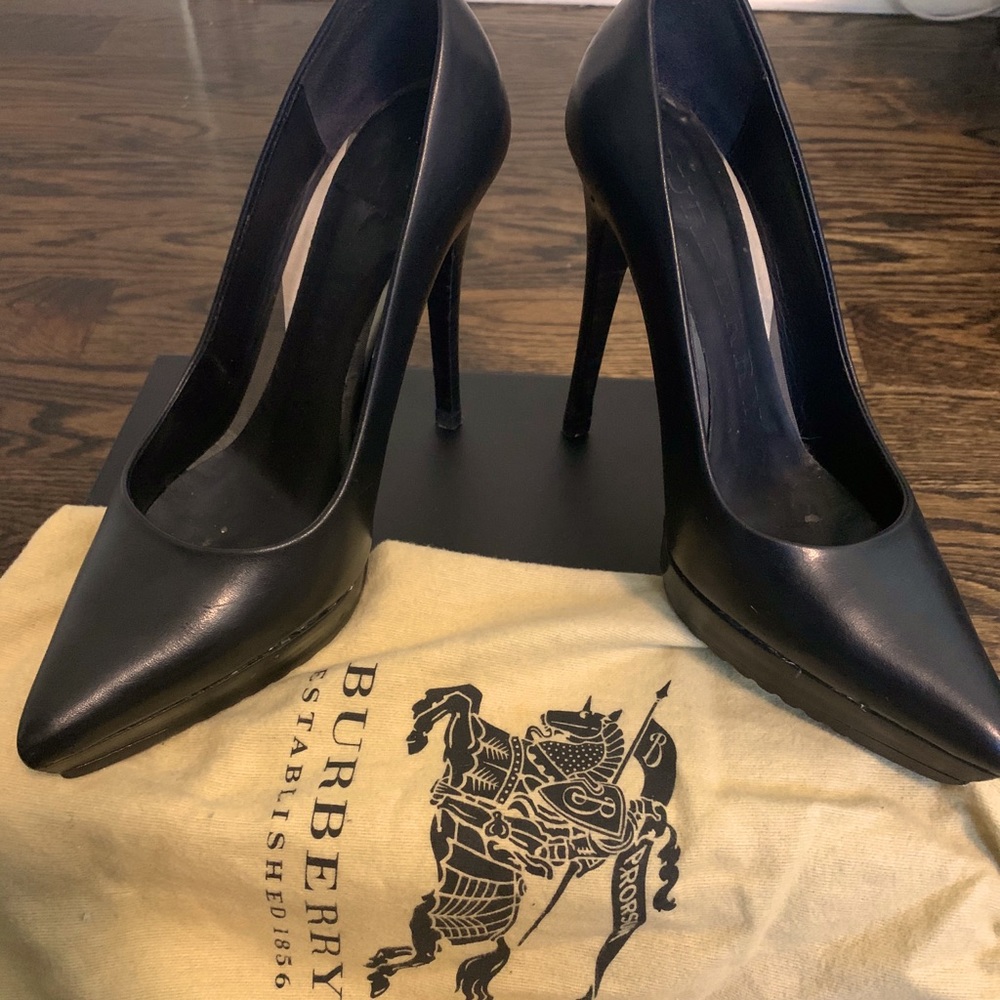Burberry pumps